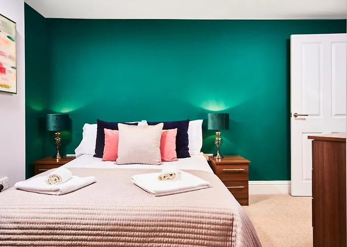 Newcastle Treasure - Sleeps 4 - Lower Ground Floor